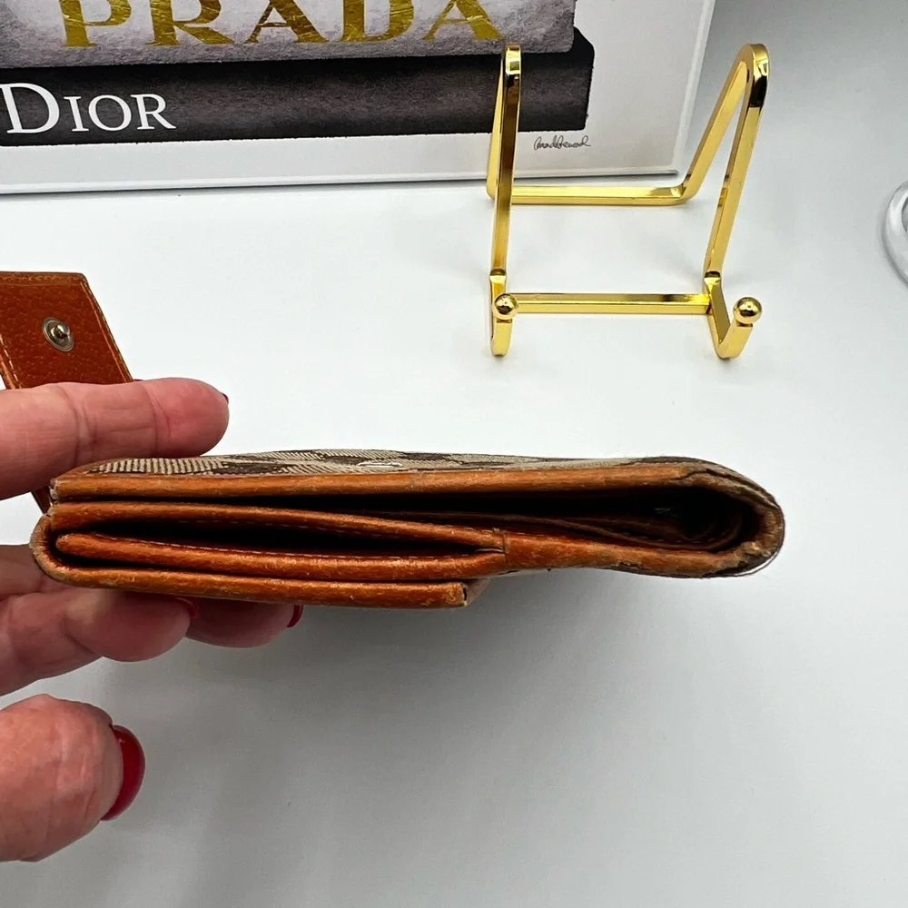 Gucci Brown and Gold Monogram Wallet - Picture 8 of 12